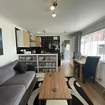 Serene Countryside Escape With Parking