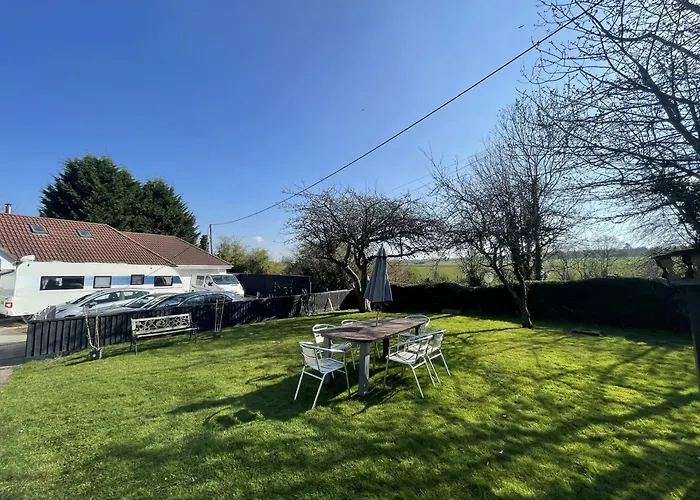 Serene Countryside Escape With Parking