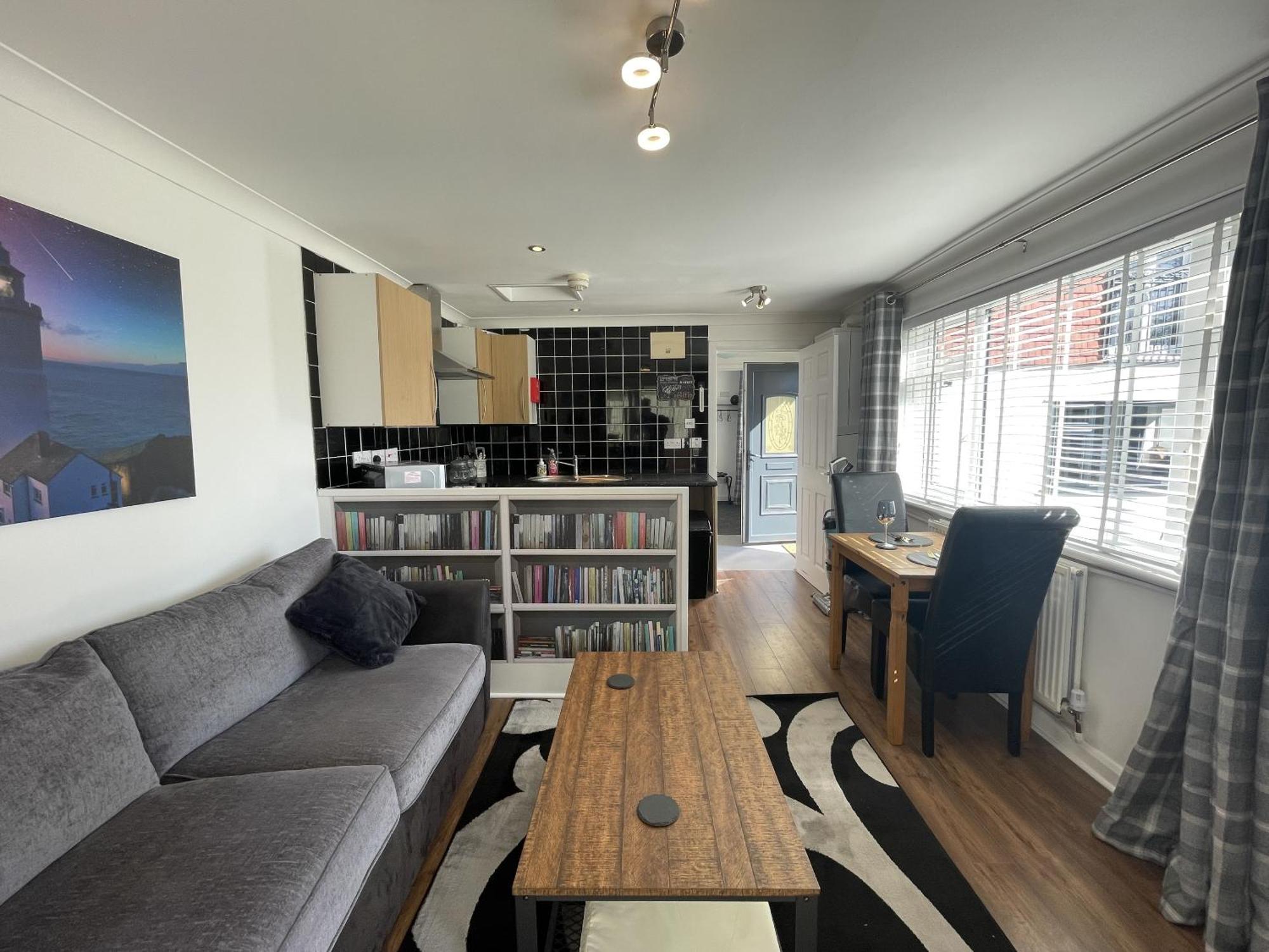 Serene Countryside Escape With Parking