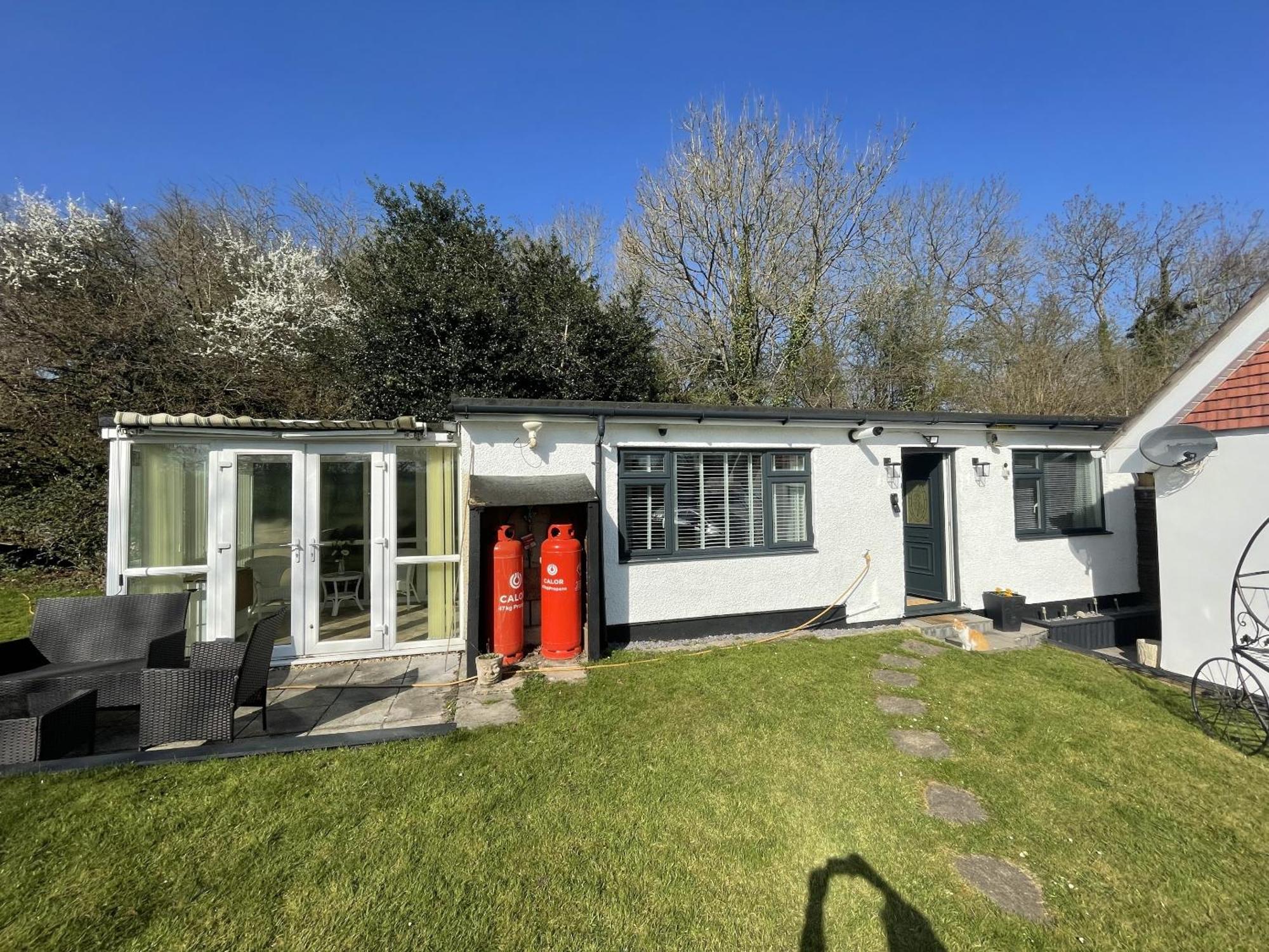 Serene Countryside Escape With Parking Apartamento Bristol